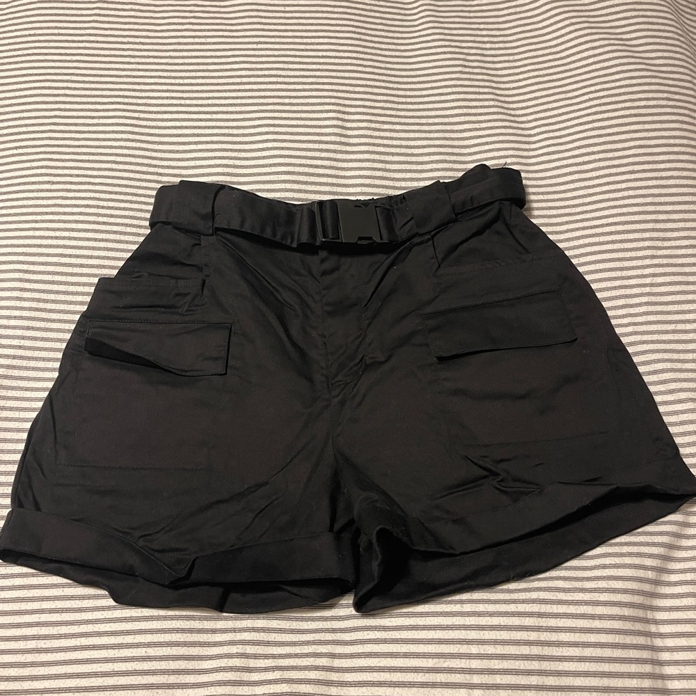 Express X Olivia culpó cargo shorts